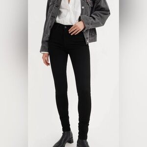 Black Levi’s 720 high rise super skinny jeans, size 27.
